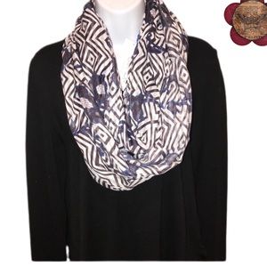 NWT Gorgeous Infinity Scarf!